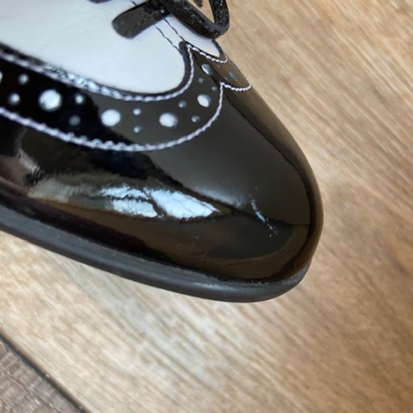 Salvatore Ferragamo Leather and Patent Flats Size 7.5 Narrow - Picture 11 of 11